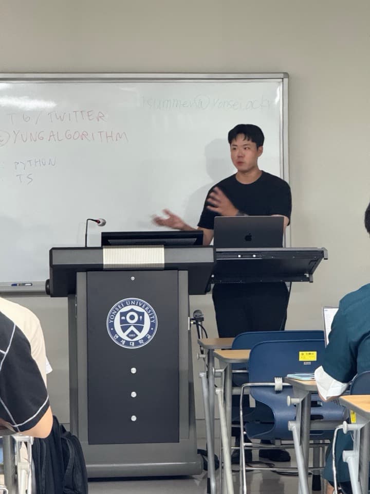 Tony Park leading a Base MiniKit workshop at Yonsei University